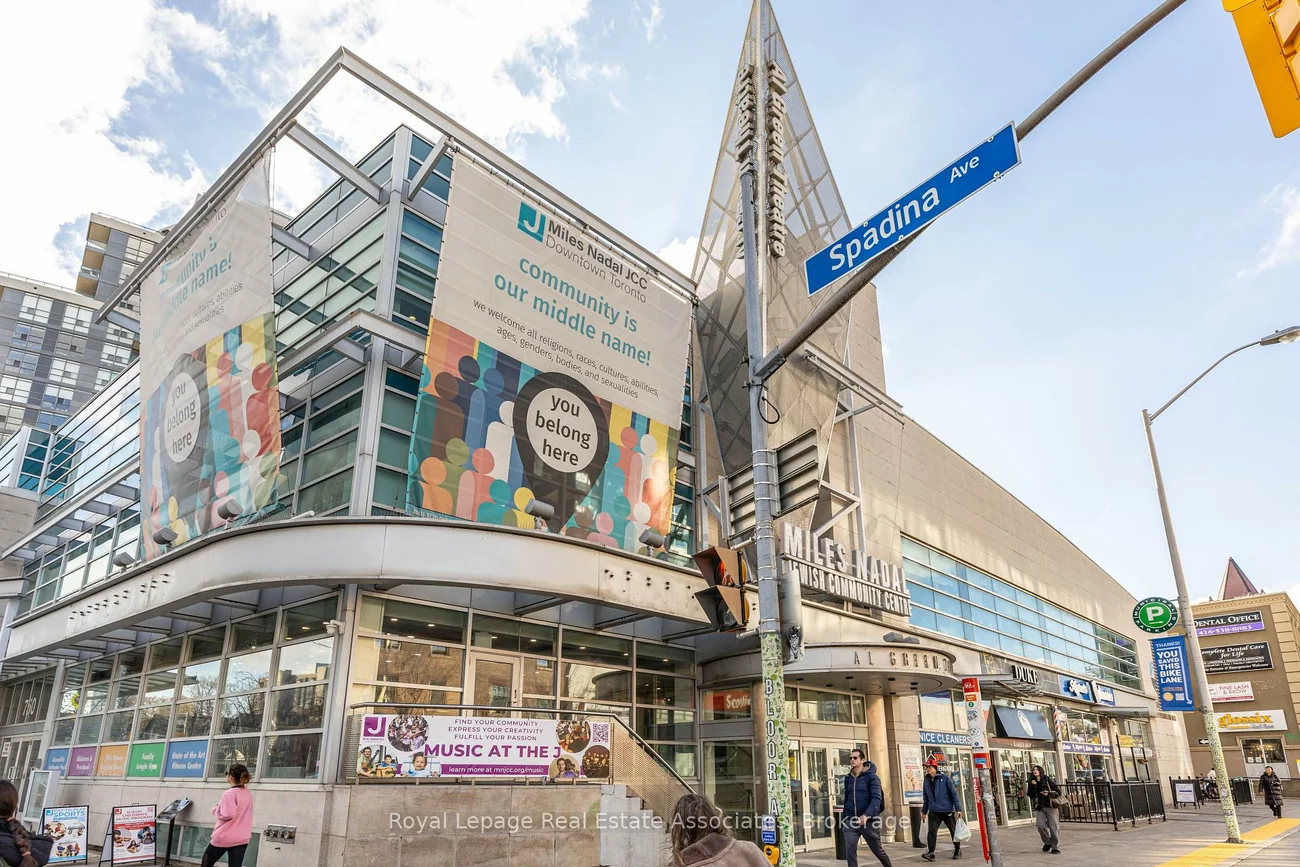 750, Spadina, University, Toronto