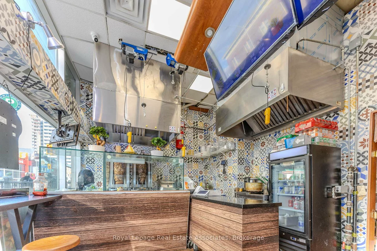 750, Spadina, University, Toronto