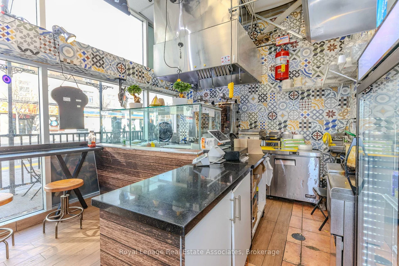 750, Spadina, University, Toronto