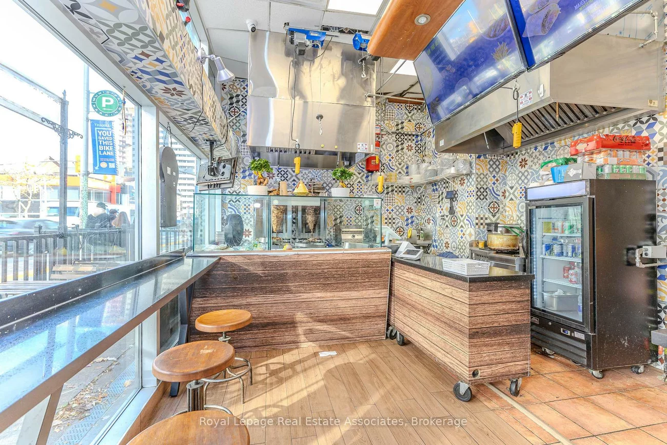 750, Spadina, University, Toronto