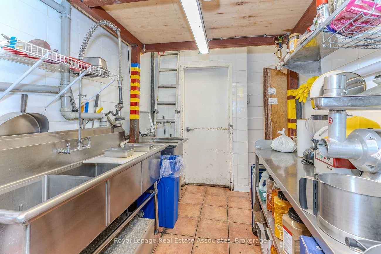 750, Spadina, University, Toronto