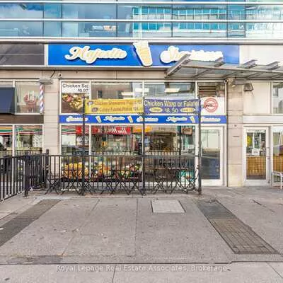 750, Spadina, University, Toronto