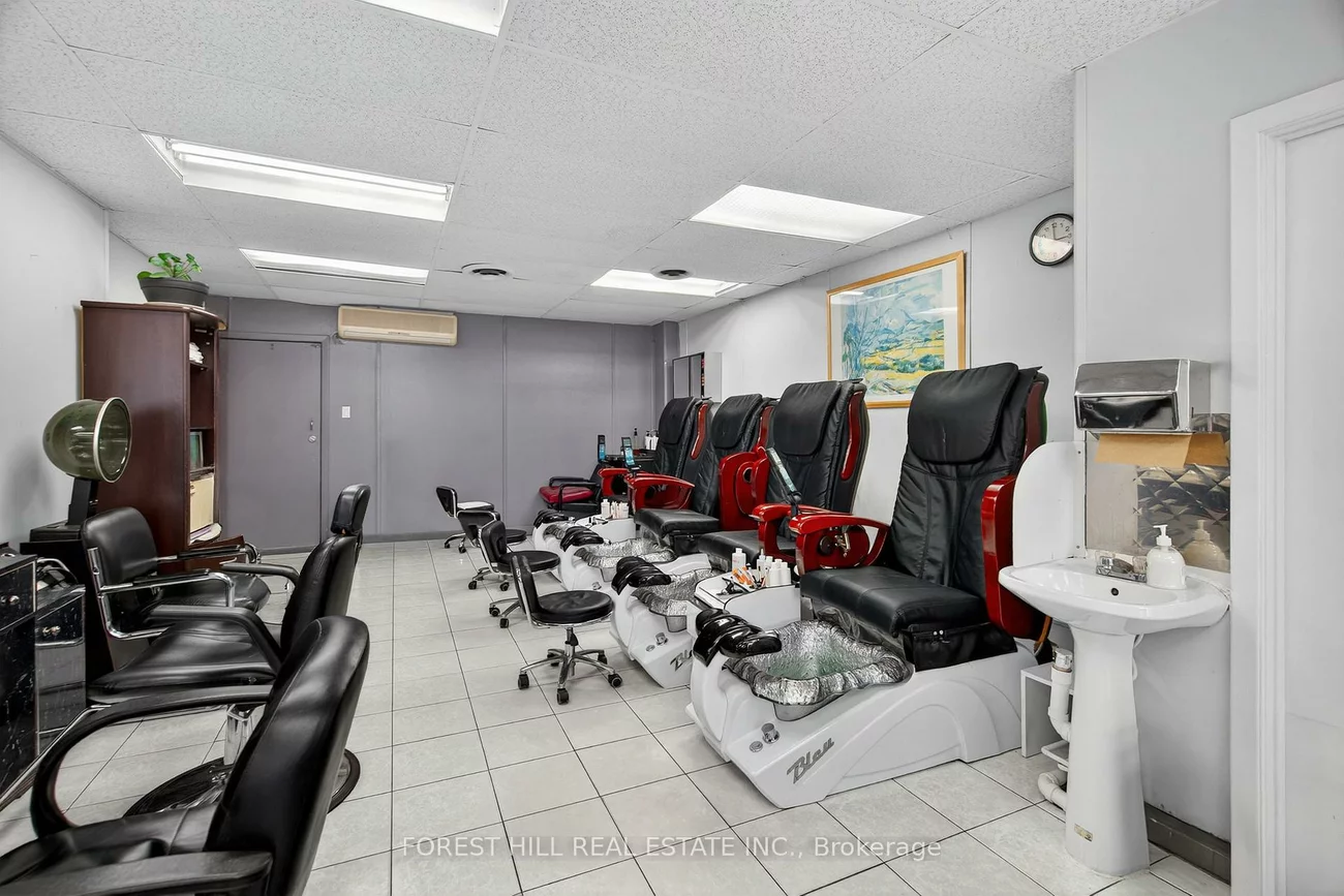 655, St Clair, Wychwood, Toronto