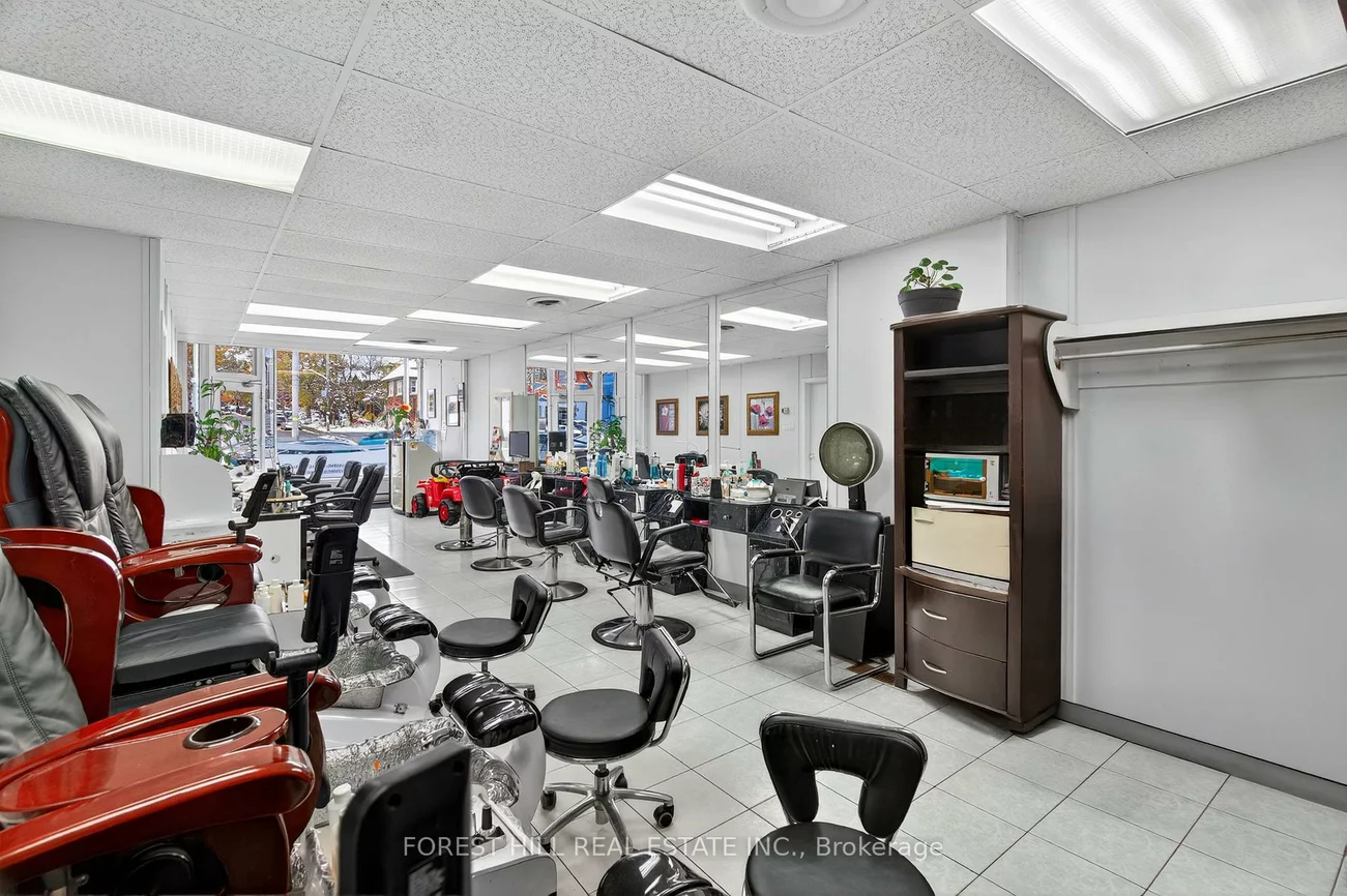 655, St Clair, Wychwood, Toronto
