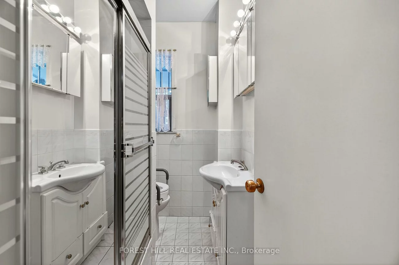 655, St Clair, Wychwood, Toronto