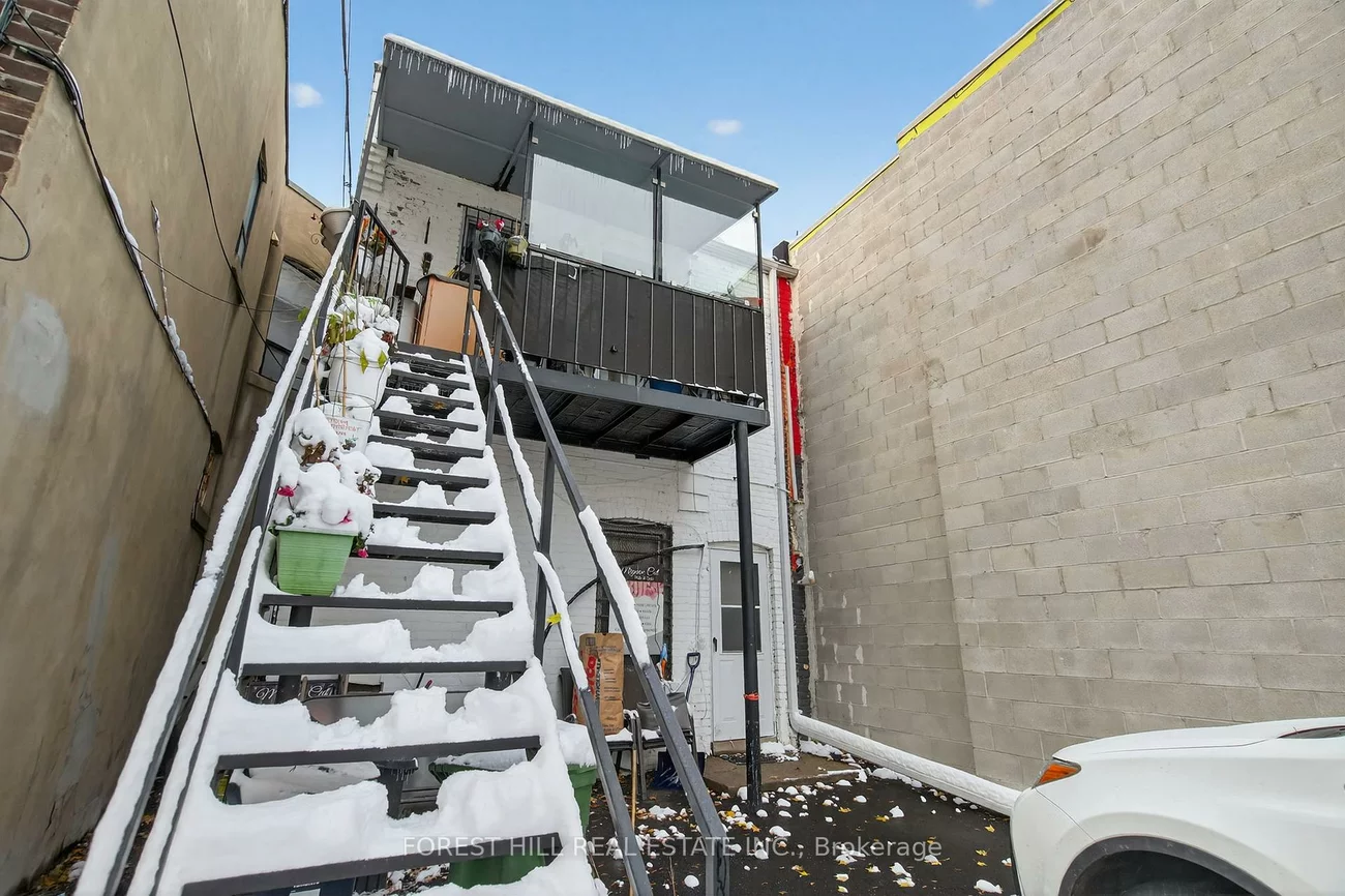 655, St Clair, Wychwood, Toronto