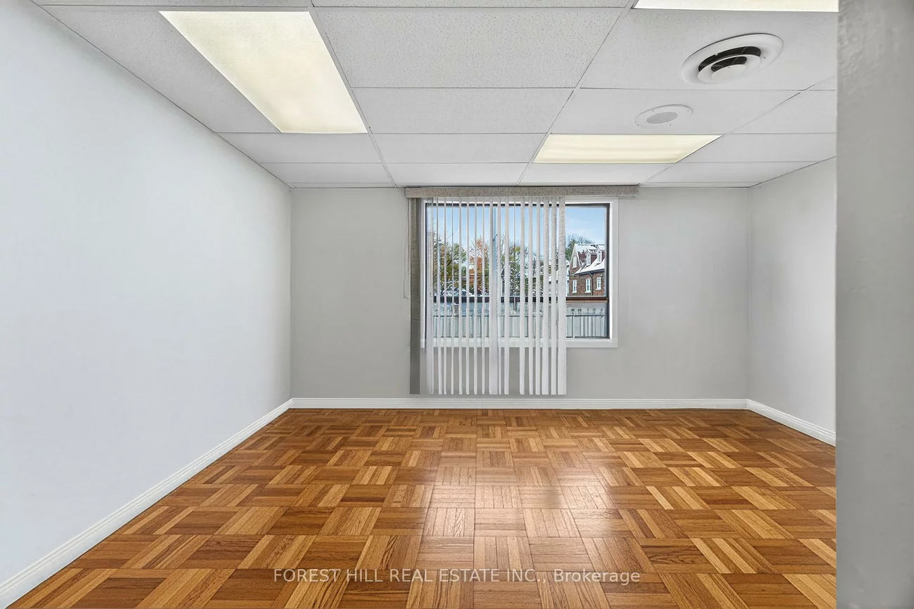 655, St Clair, Wychwood, Toronto