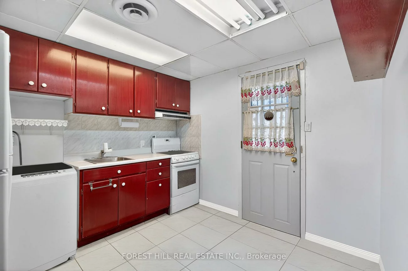655, St Clair, Wychwood, Toronto