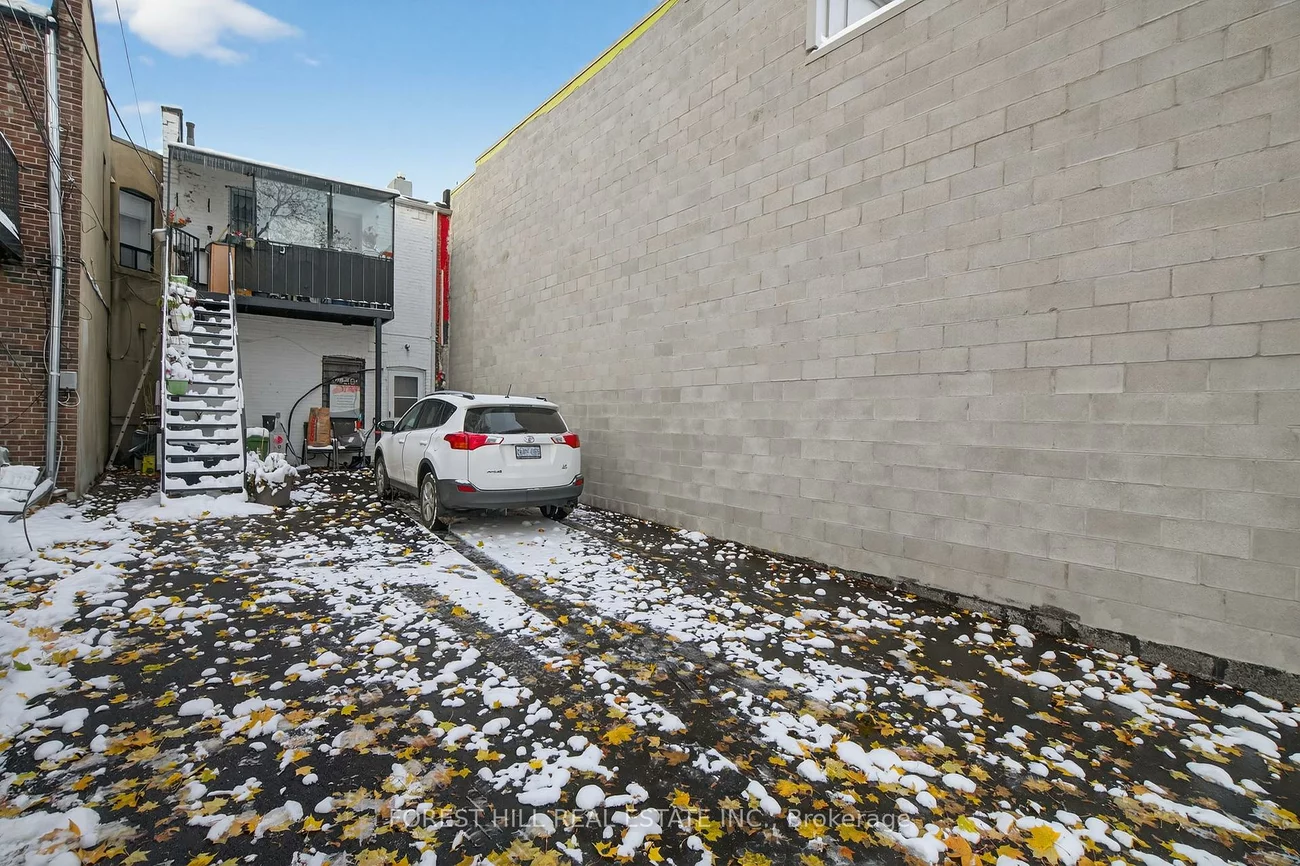 655, St Clair, Wychwood, Toronto