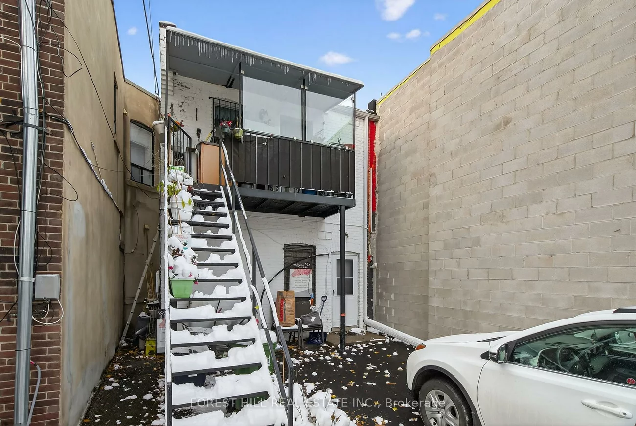 655, St Clair, Wychwood, Toronto