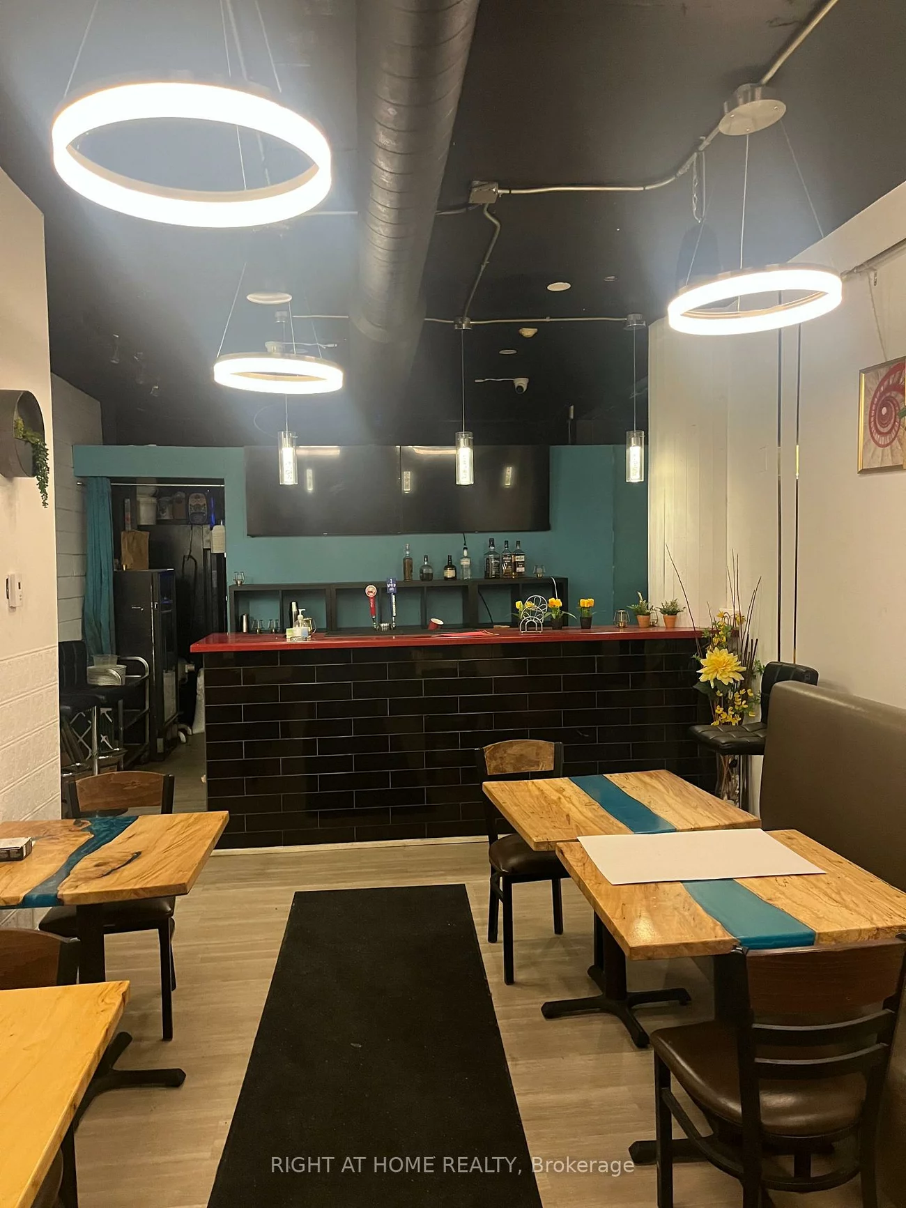 648, College, Palmerston-Little Italy, Toronto