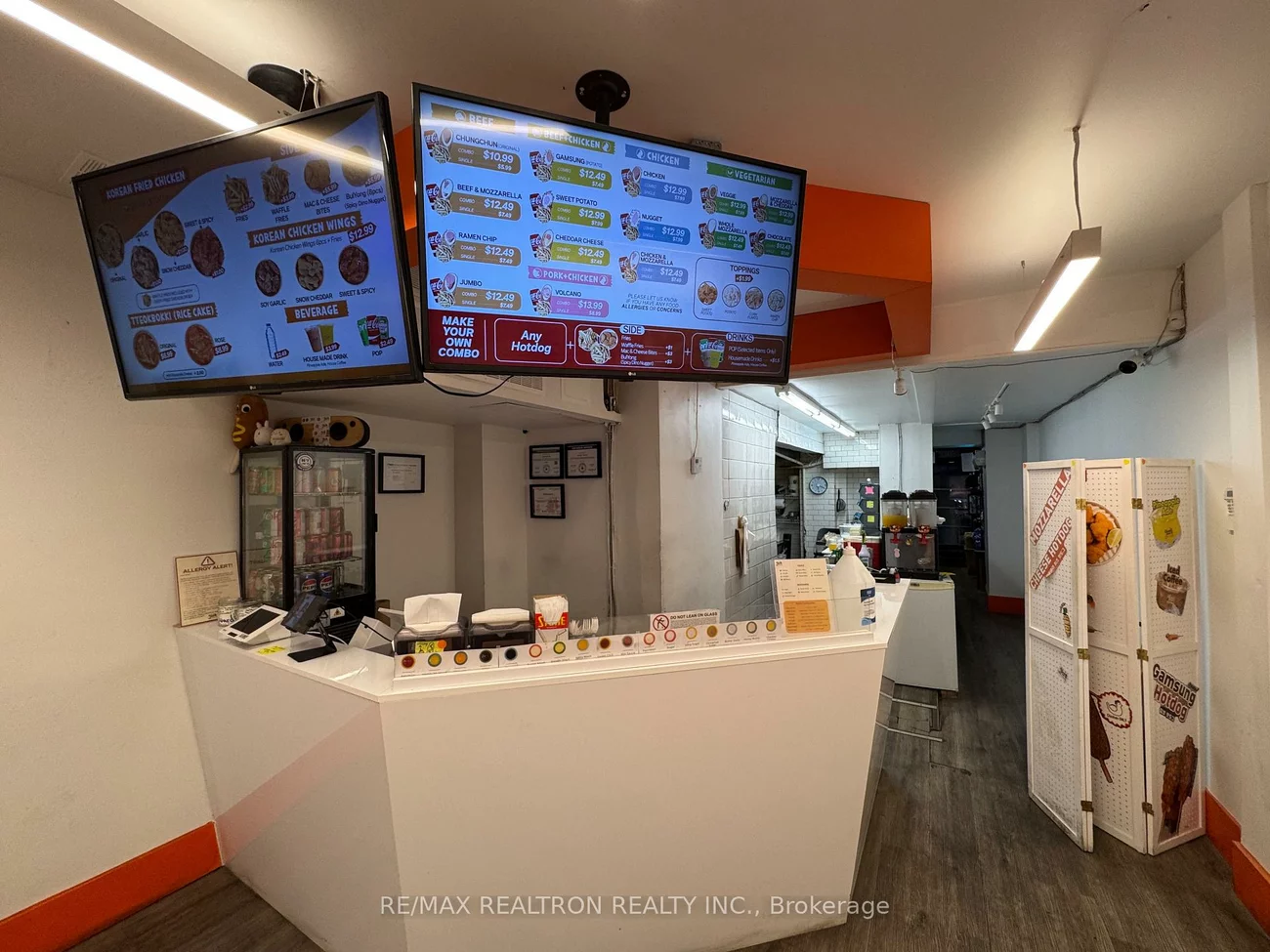 582, Yonge, Bay Street Corridor, Toronto