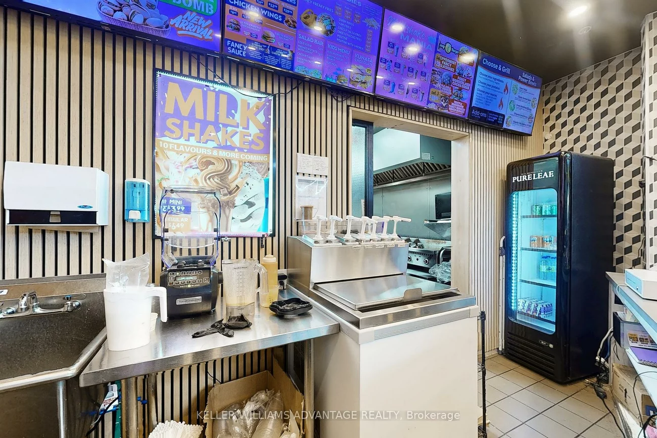 6464, Yonge, Newtonbrook West, Toronto