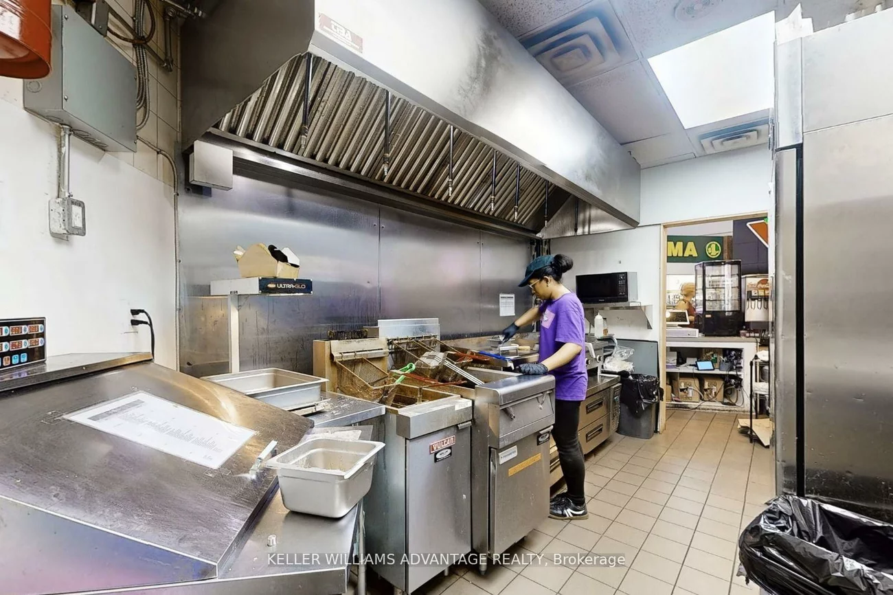 6464, Yonge, Newtonbrook West, Toronto