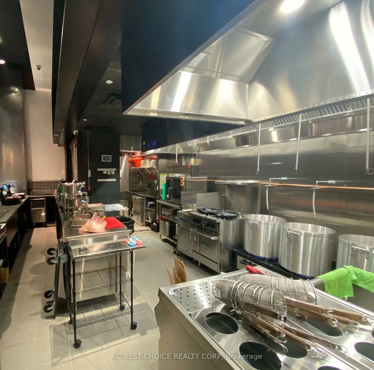 220, Yonge, Bay Street Corridor, Toronto