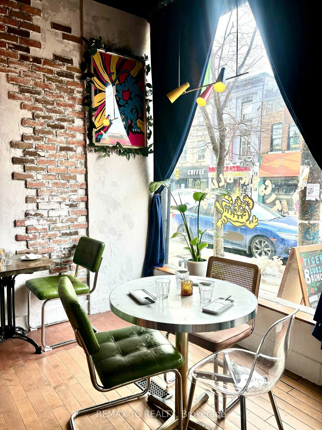 811, Queen, Niagara, Toronto