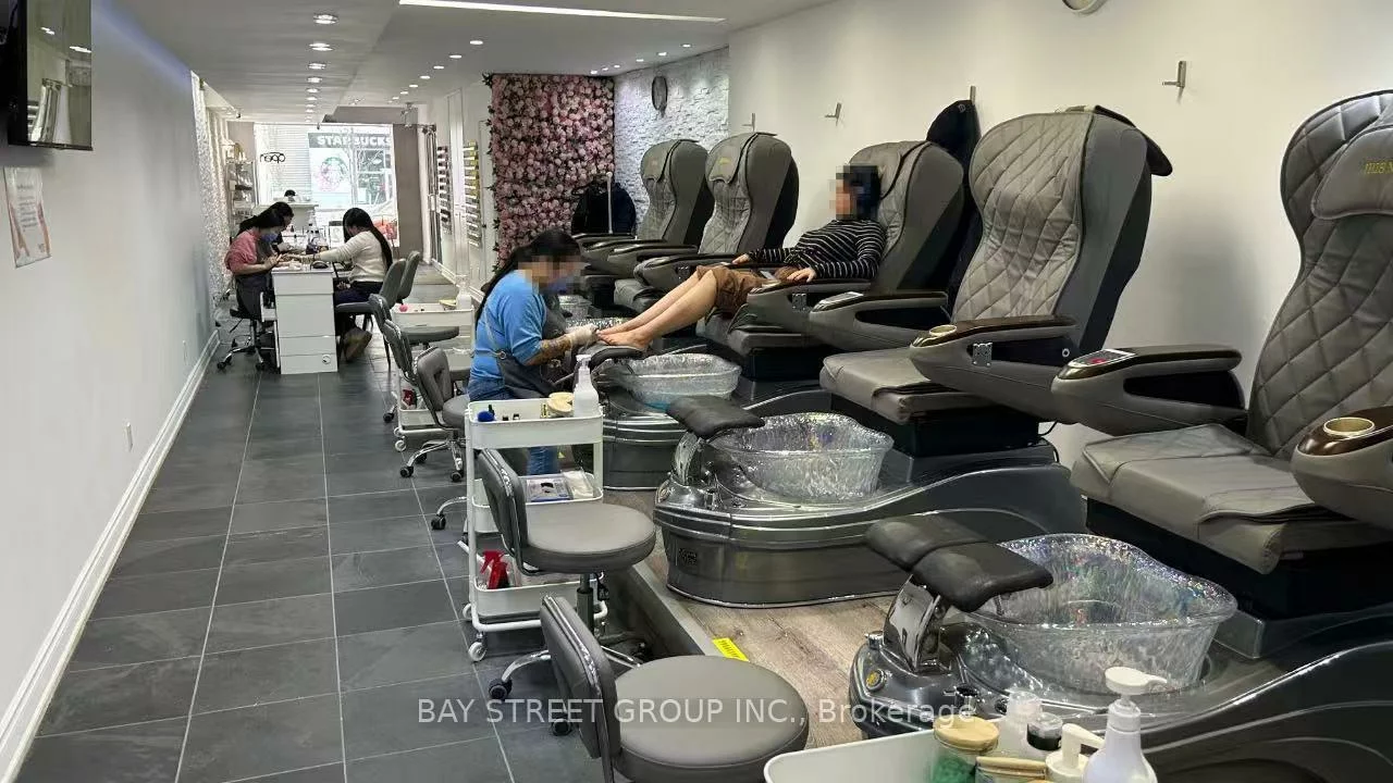 128 1/2, Cumberland, Annex, Toronto