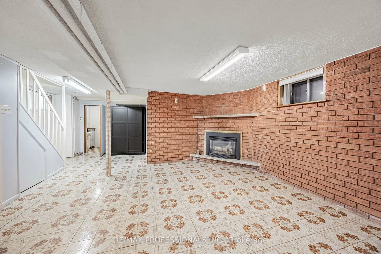 560, Atlas, Oakwood Village, Toronto