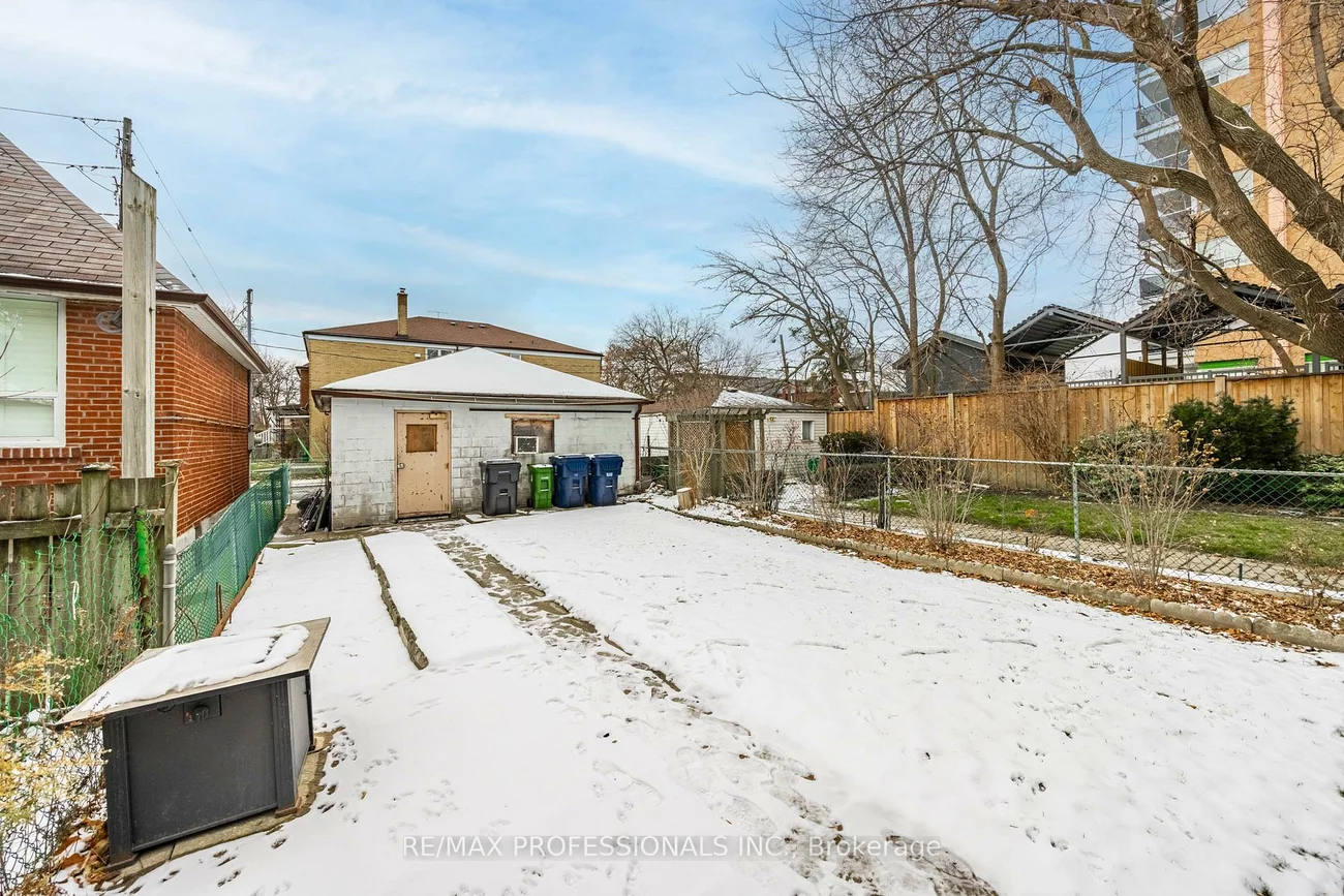 560, Atlas, Oakwood Village, Toronto