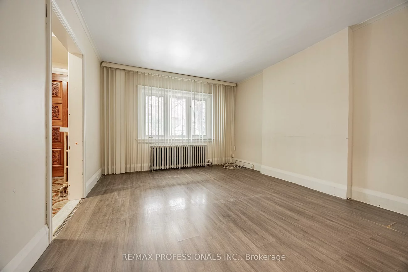 560, Atlas, Oakwood Village, Toronto