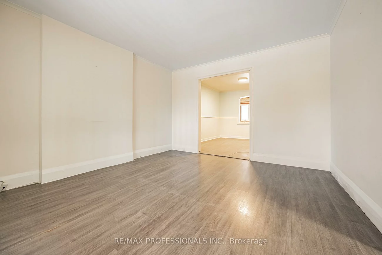 560, Atlas, Oakwood Village, Toronto