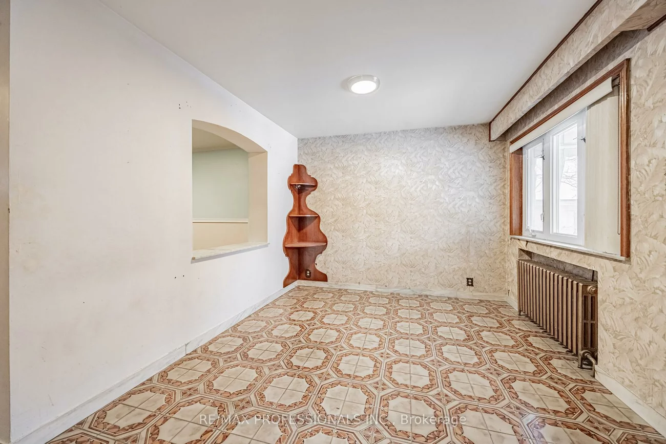 560, Atlas, Oakwood Village, Toronto