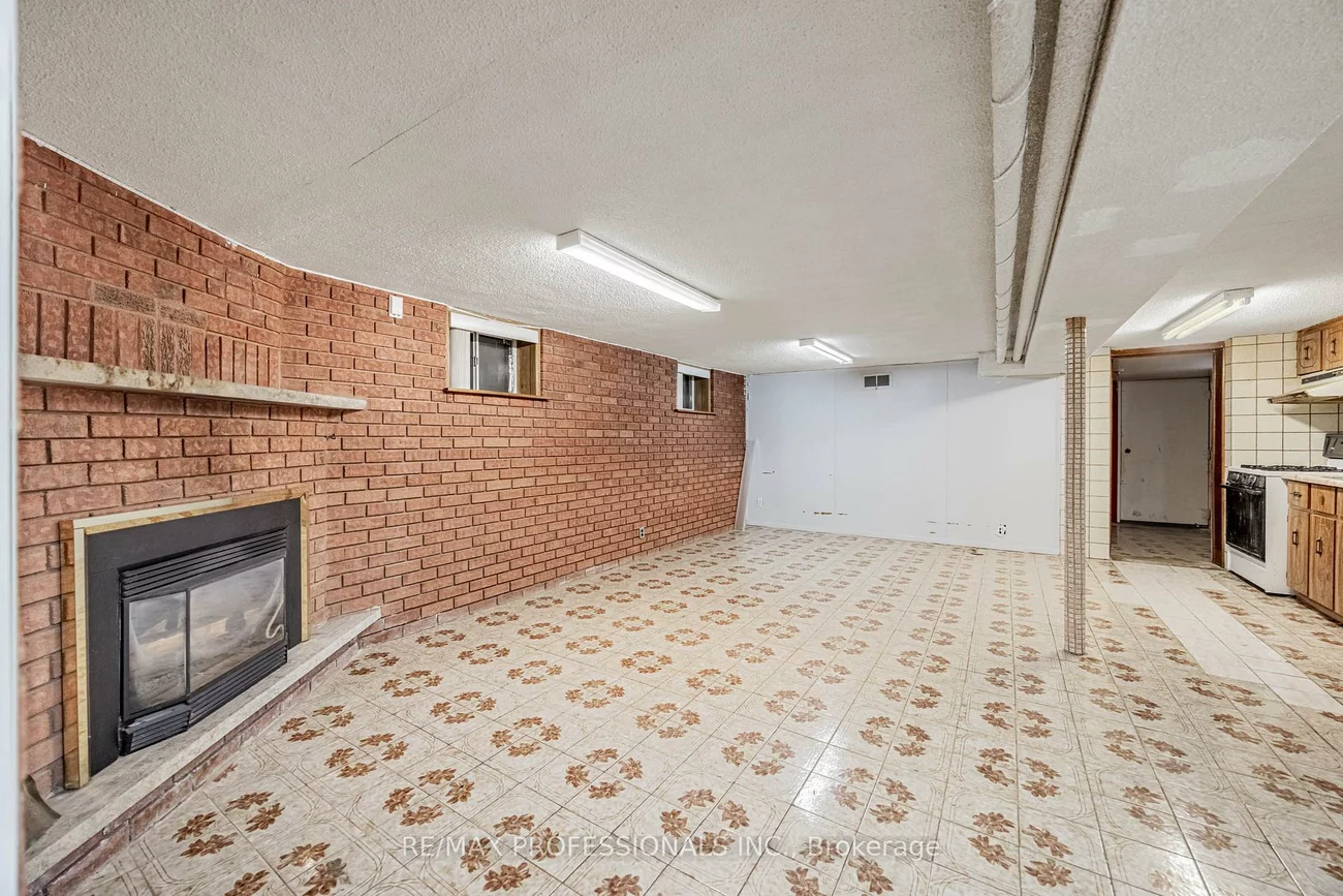 560, Atlas, Oakwood Village, Toronto