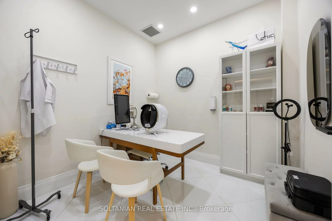 515, Wilson, Clanton Park, Toronto