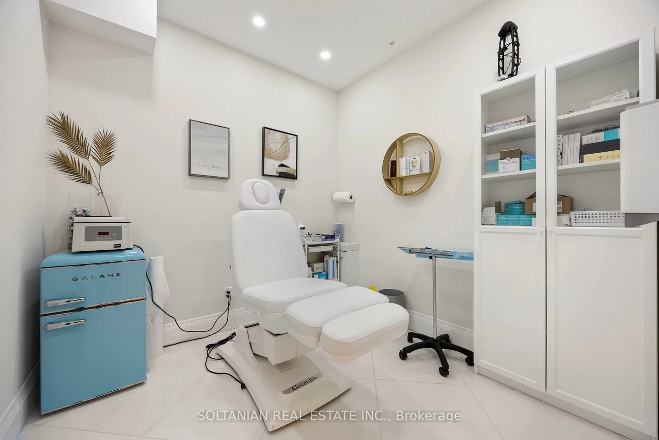 515, Wilson, Clanton Park, Toronto