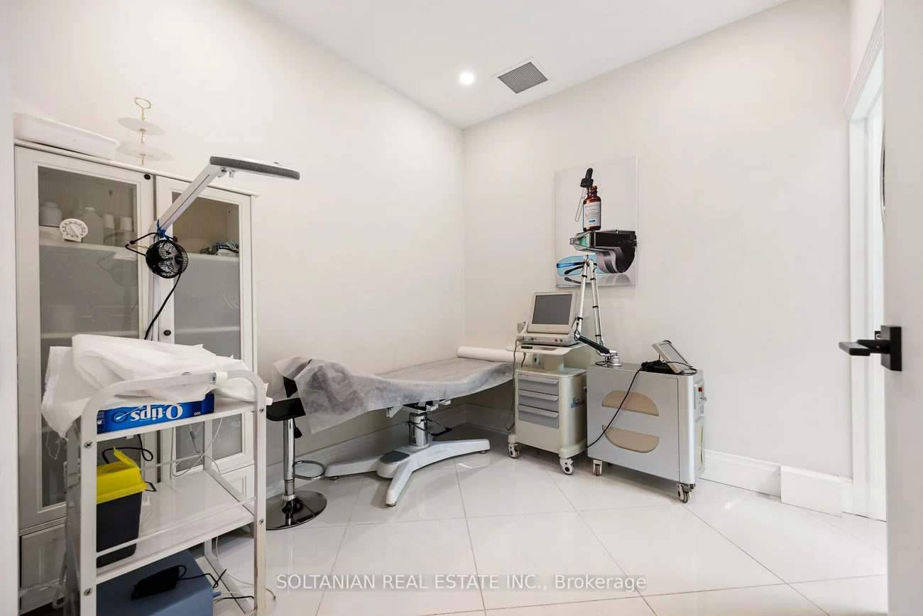 515, Wilson, Clanton Park, Toronto