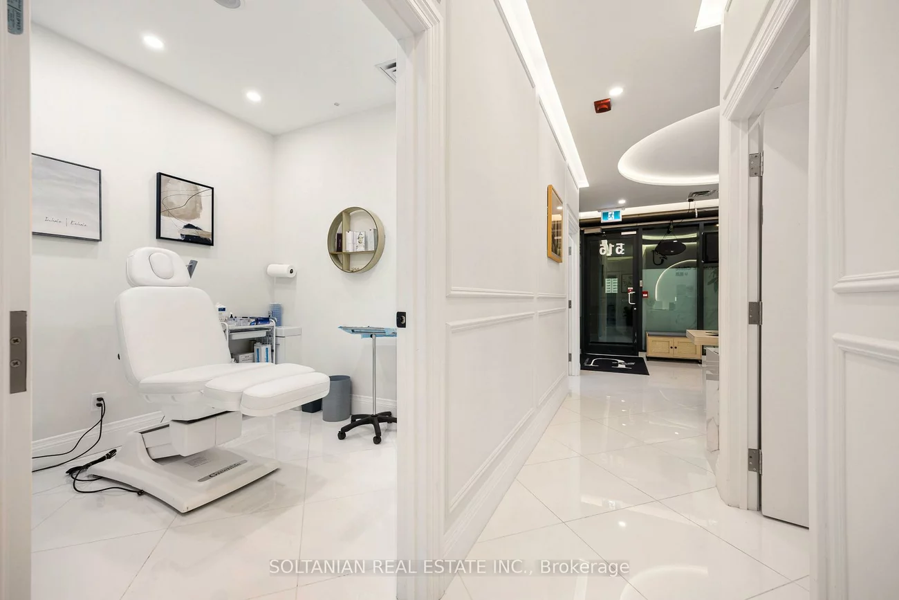 515, Wilson, Clanton Park, Toronto