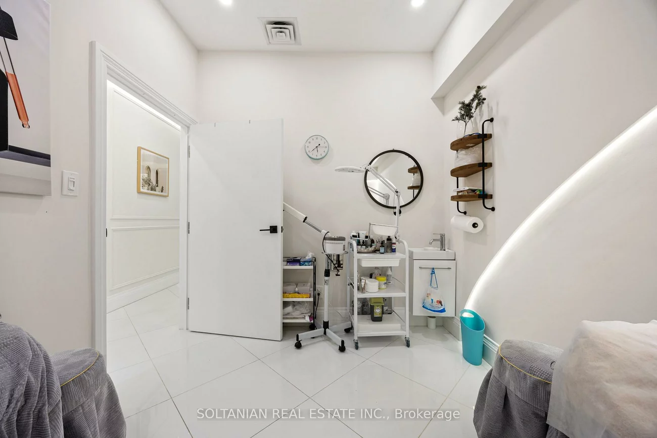 515, Wilson, Clanton Park, Toronto