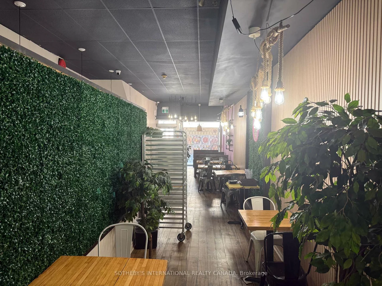 283, College, Kensington-Chinatown, Toronto