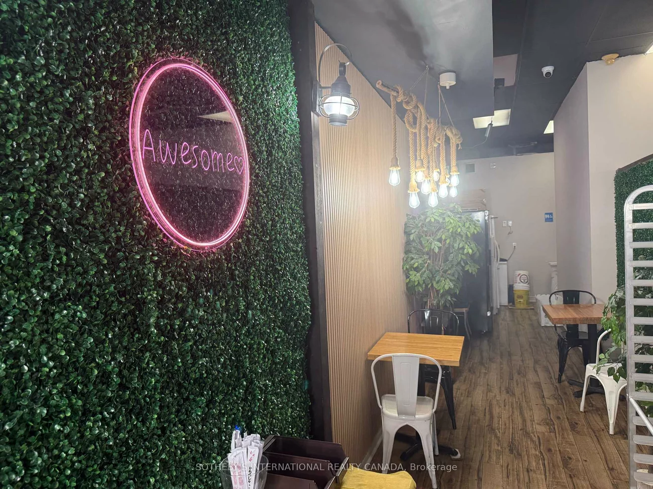 283, College, Kensington-Chinatown, Toronto