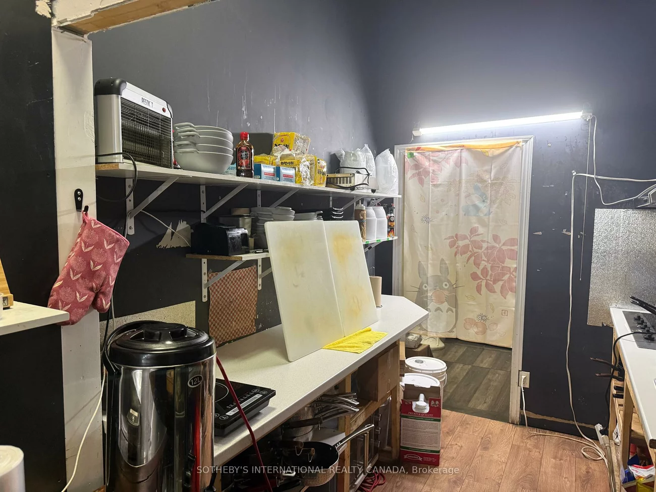 283, College, Kensington-Chinatown, Toronto