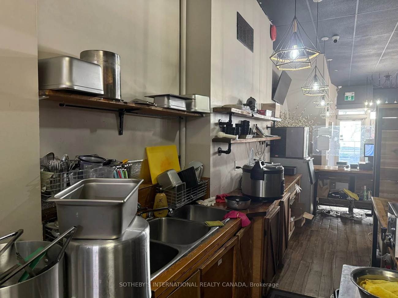 283, College, Kensington-Chinatown, Toronto