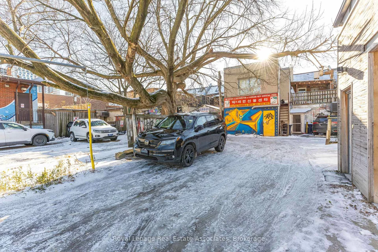 654, Bloor, Annex, Toronto