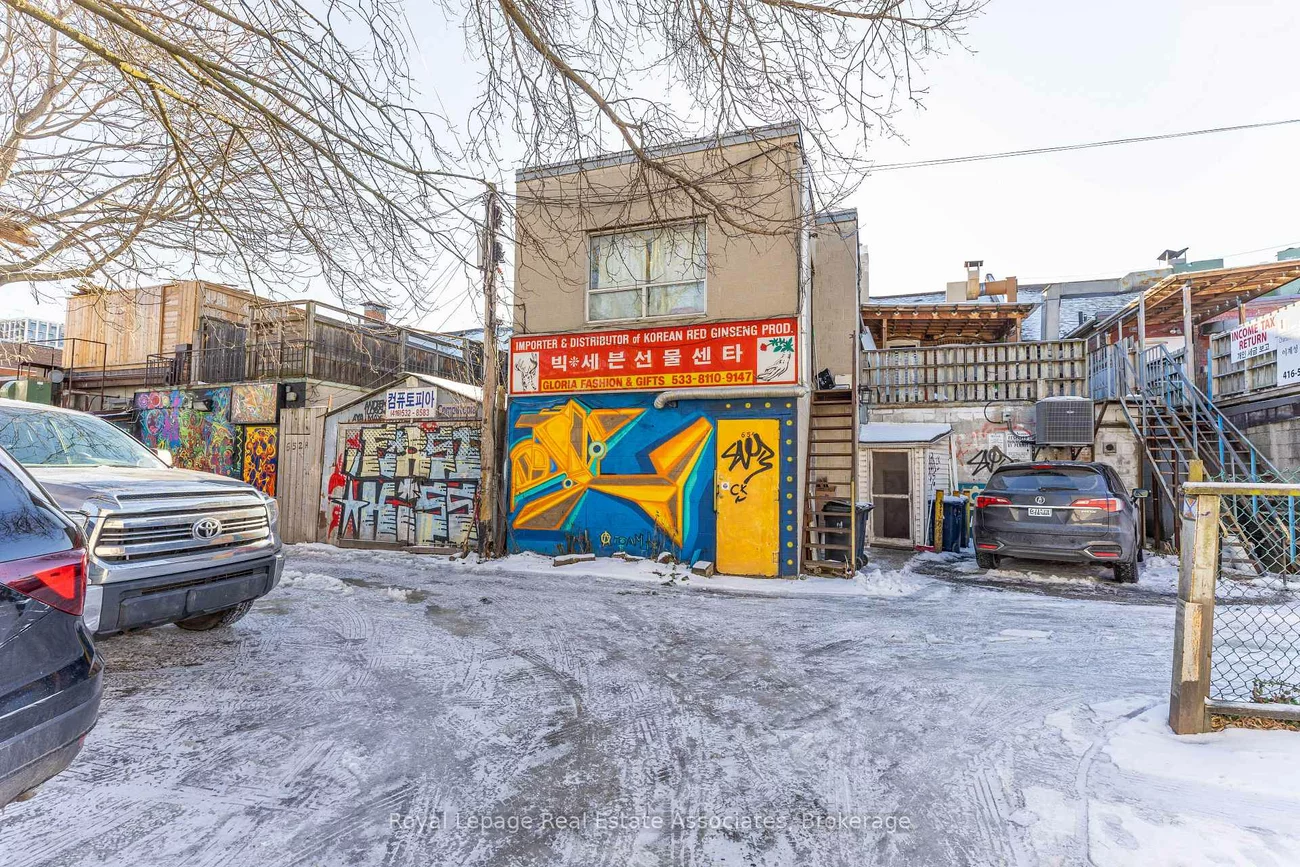 654, Bloor, Annex, Toronto