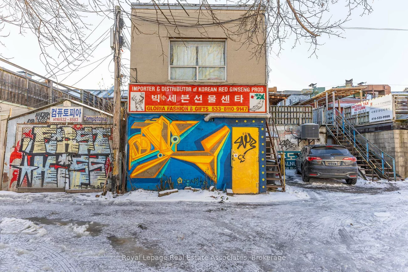 654, Bloor, Annex, Toronto