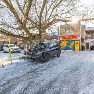 654, Bloor, Annex, Toronto