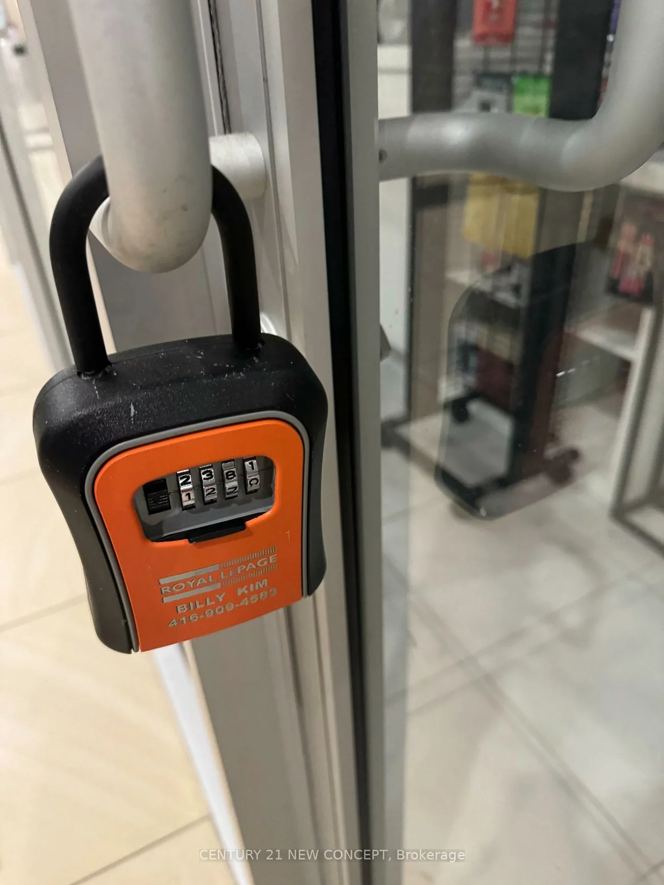 384, Yonge, Bay Street Corridor, Toronto