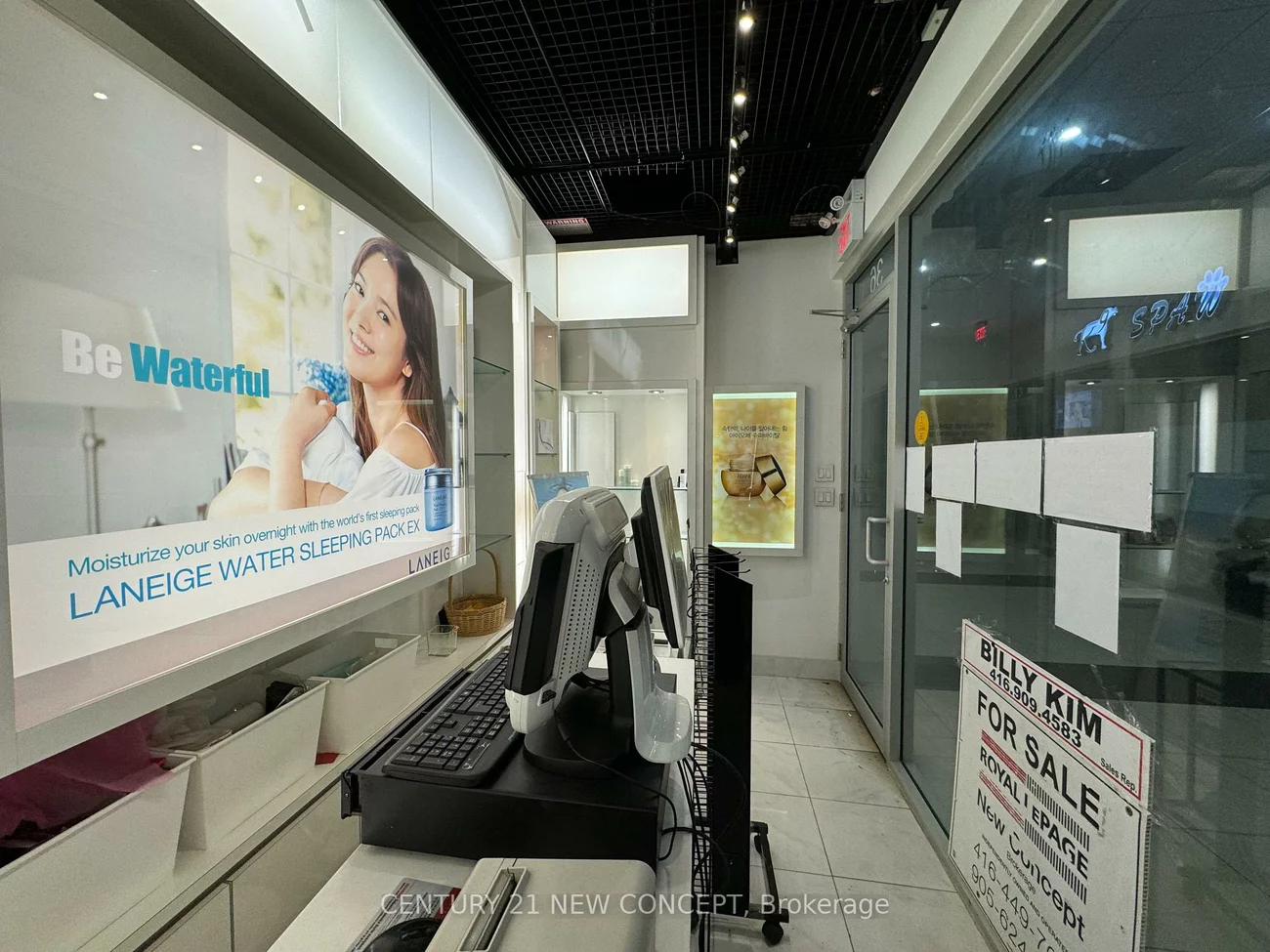 384, Yonge, Bay Street Corridor, Toronto