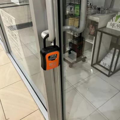 384, Yonge, Bay Street Corridor, Toronto