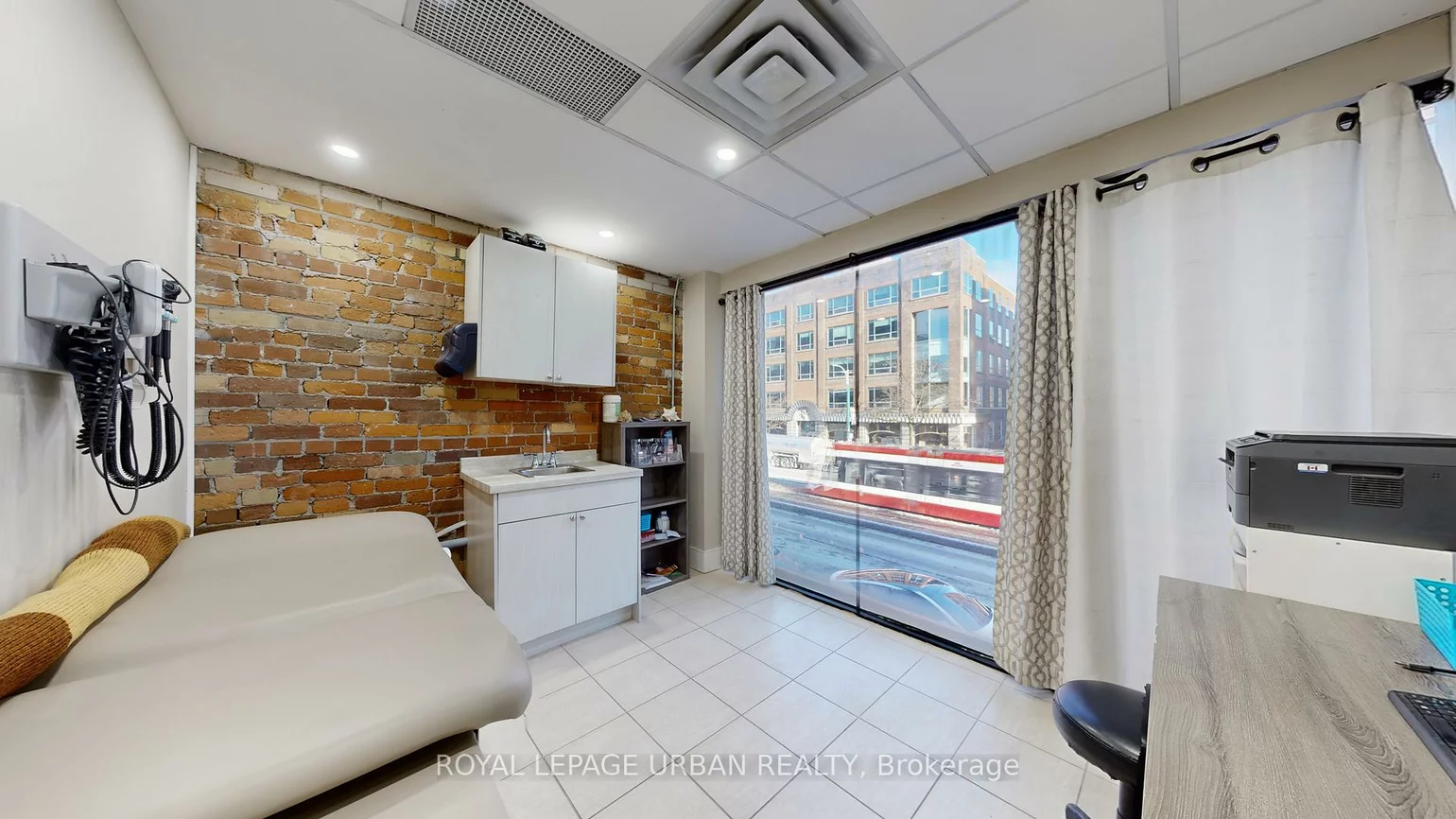 200, Spadina, Kensington-Chinatown, Toronto