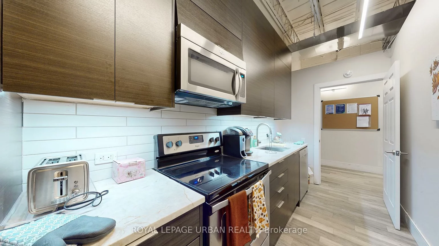 200, Spadina, Kensington-Chinatown, Toronto