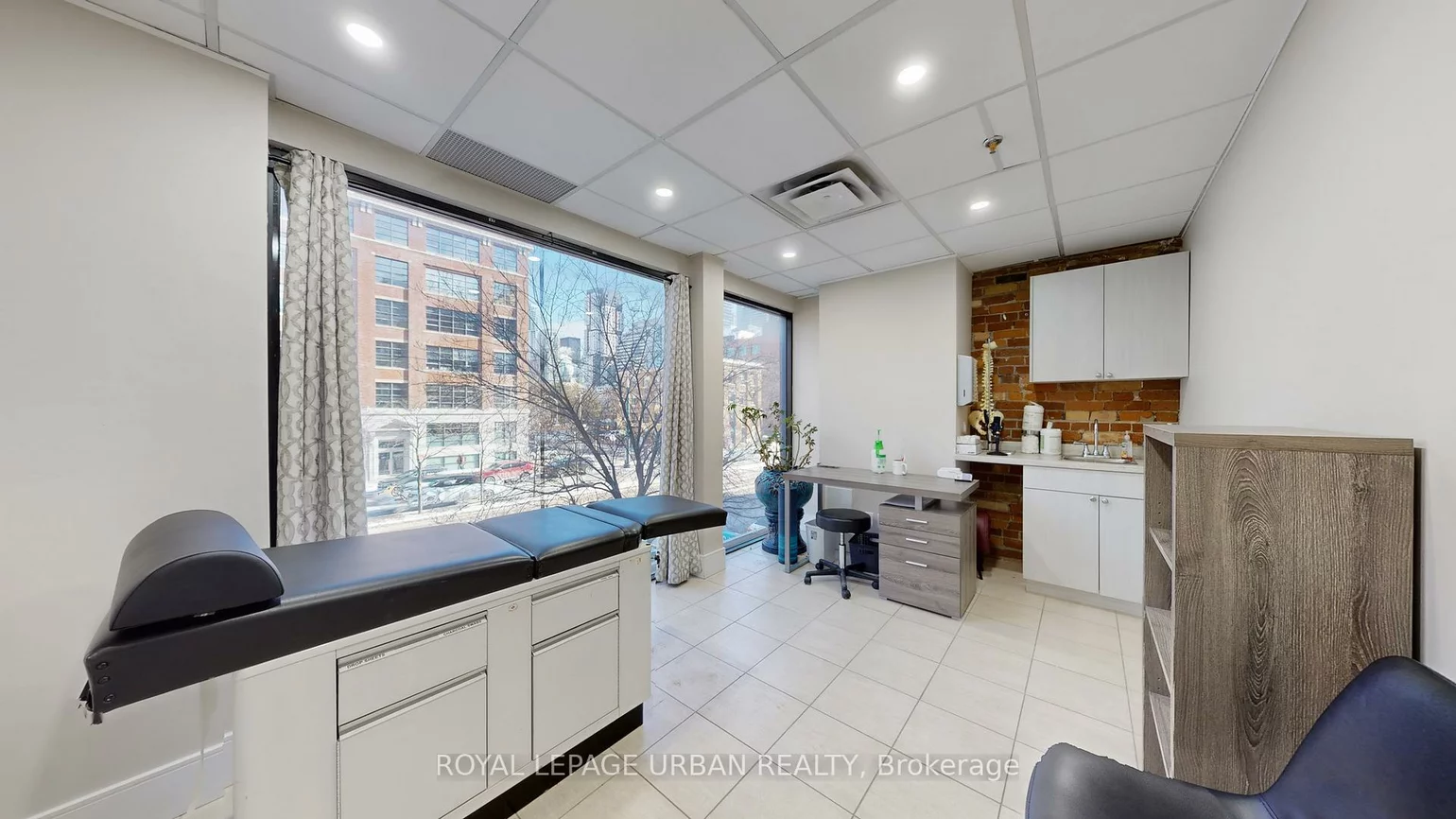 200, Spadina, Kensington-Chinatown, Toronto