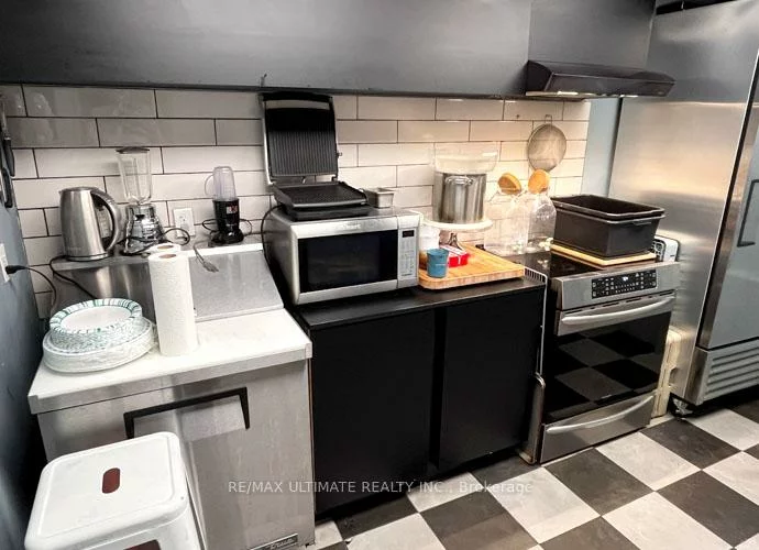 1078, Queen, Trinity-Bellwoods, Toronto