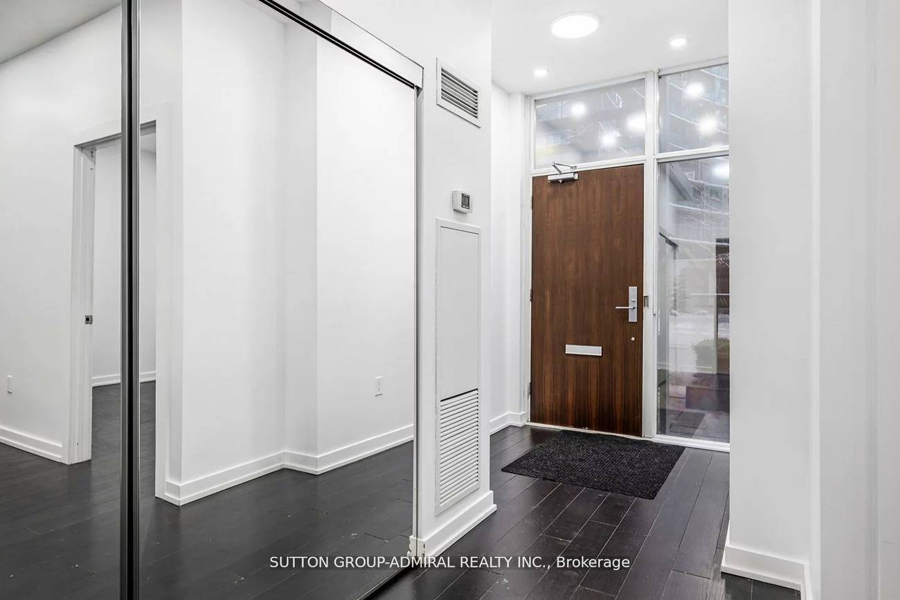 18, Capreol, Waterfront Communities C1, Toronto