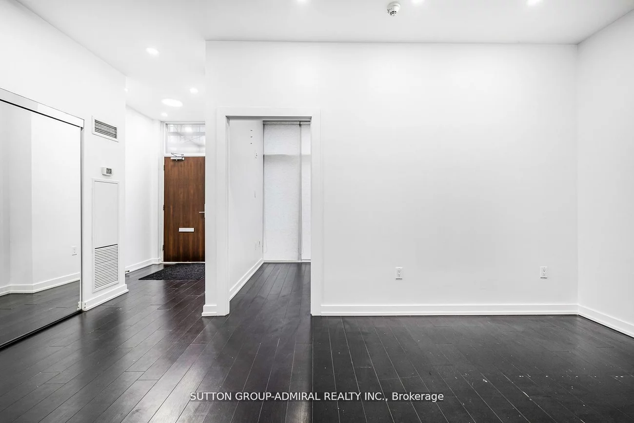 18, Capreol, Waterfront Communities C1, Toronto