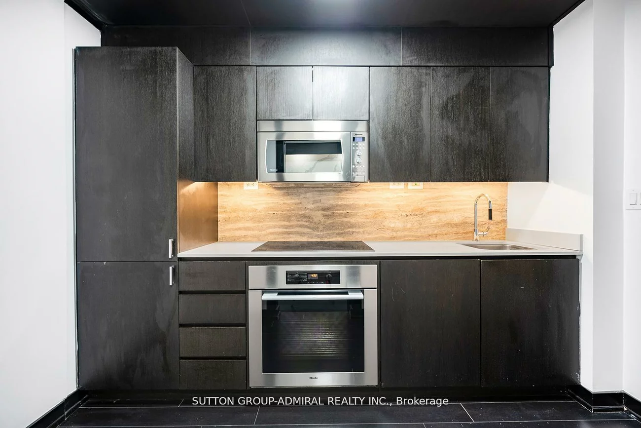 18, Capreol, Waterfront Communities C1, Toronto